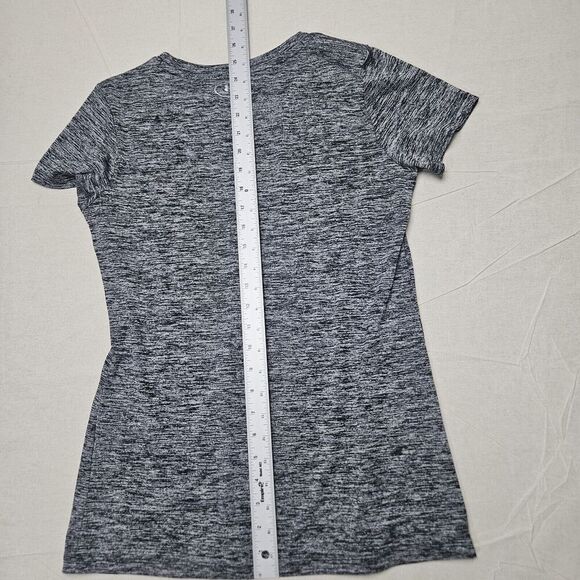 Under‎ Armour Heat Gear Active Wear T-Shirt Womens Small V-Neck Short Sleeve - Picture 5 of 9